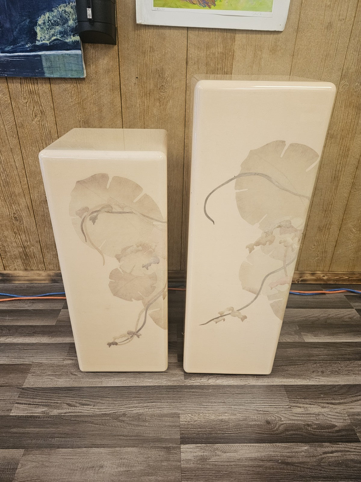 Vtg 1970s Post Modern Aldo Tura Style Laque Martin Lily Pad Pedestal Pair