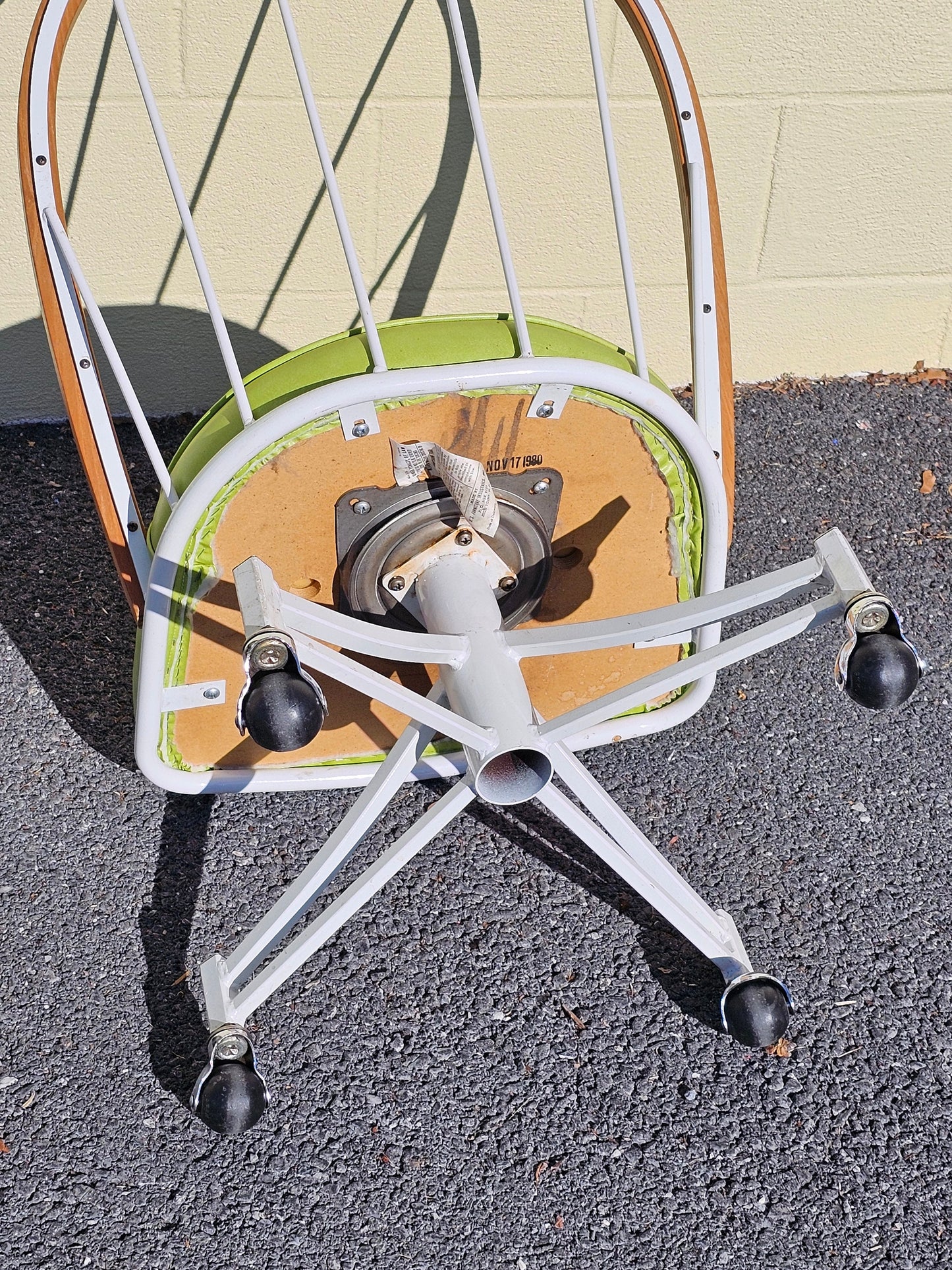 Vtg 1980s Kitchen Table & Metal Swivel Chairs On Rollers With Green Faux Leather Local Pick Up