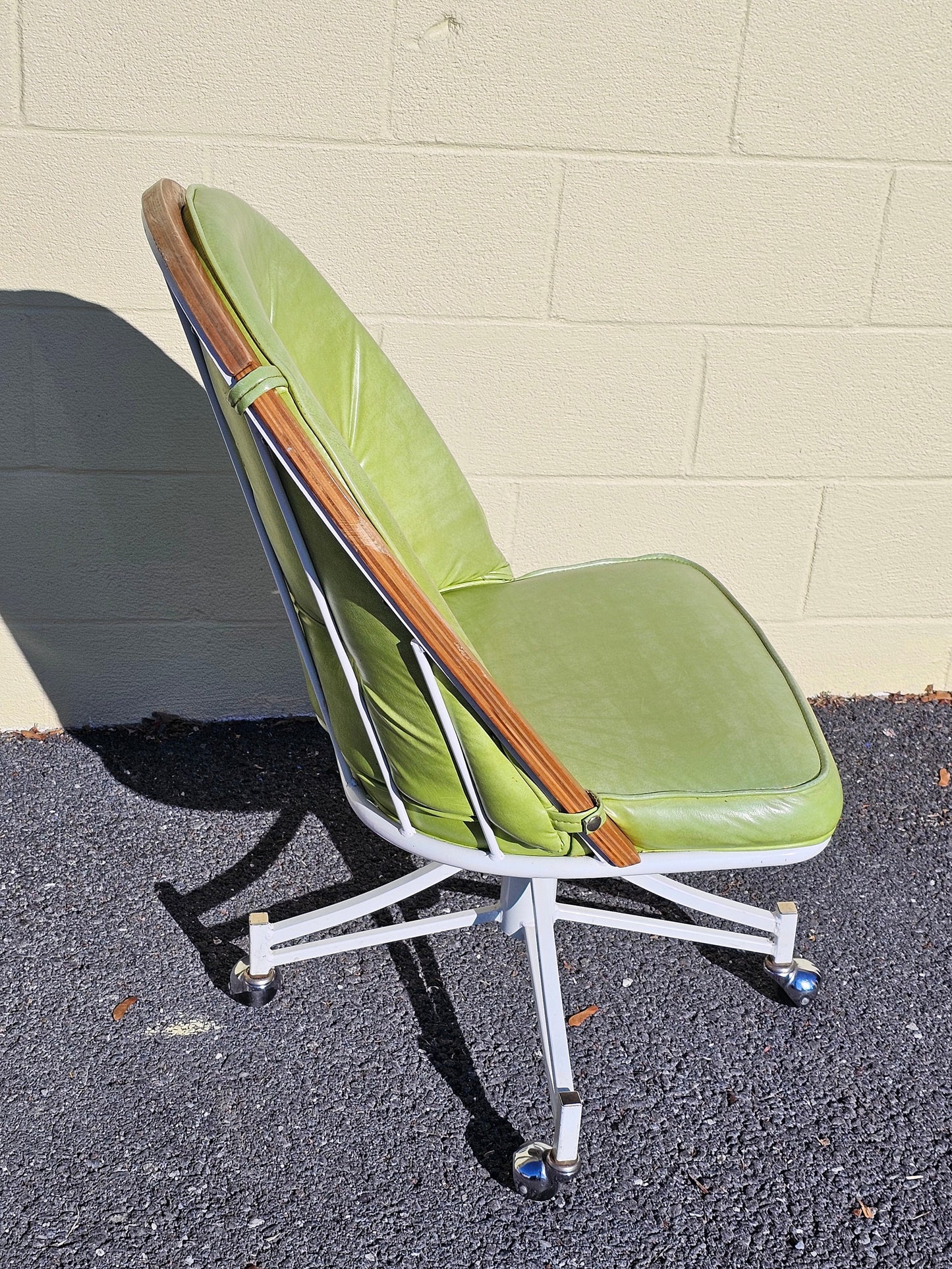 Vtg 1980s Kitchen Table & Metal Swivel Chairs On Rollers With Green Faux Leather Local Pick Up