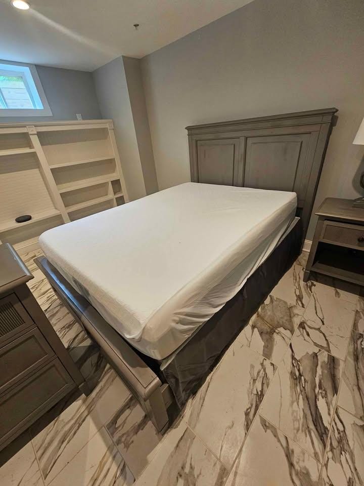 Queen Size Bassett Bedroom Set Night stand with electrical access. Great condition