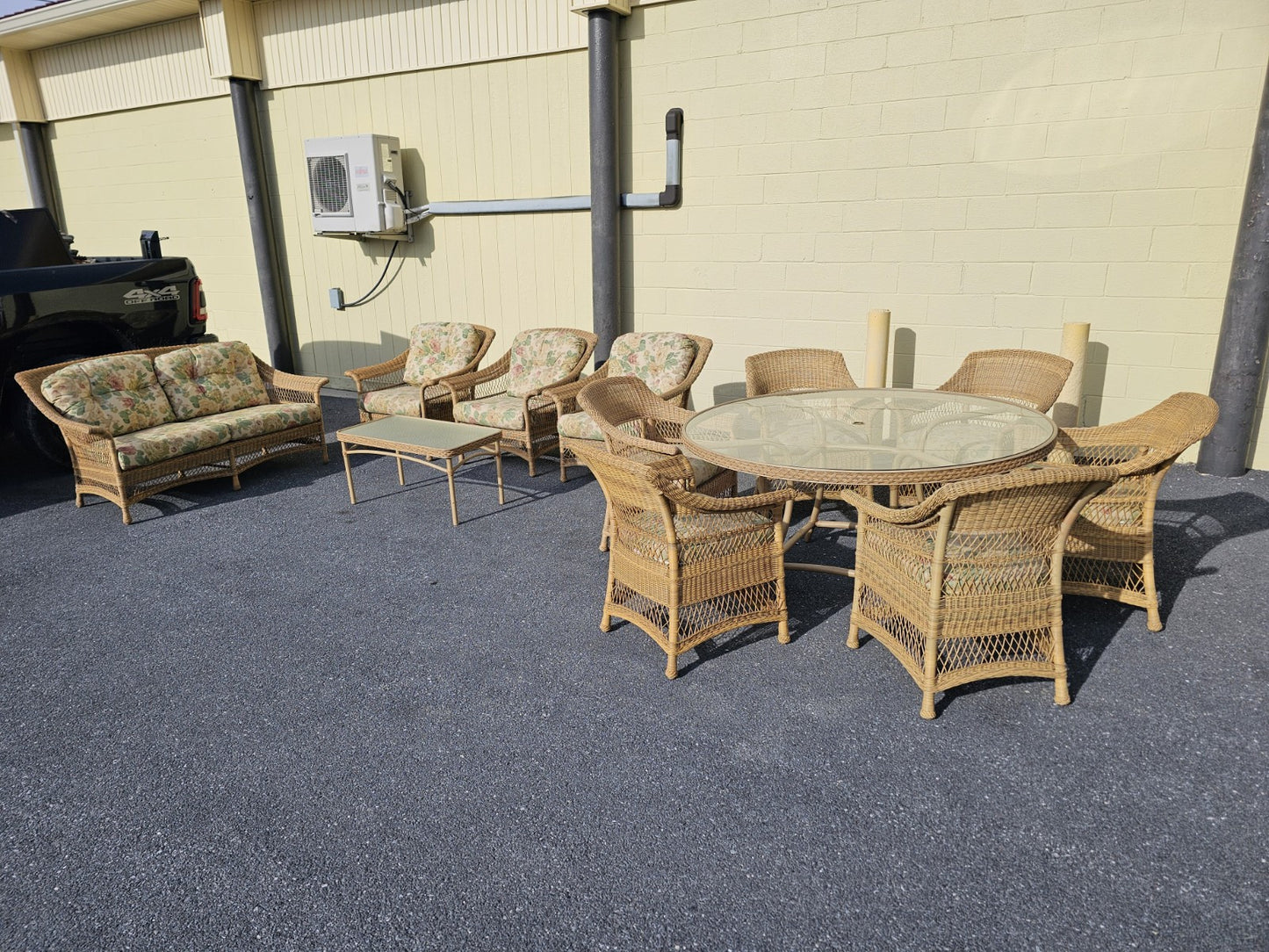 Brown Jordan Indoor Outdoor Plastic Woven Wicker Patio Conversation Set