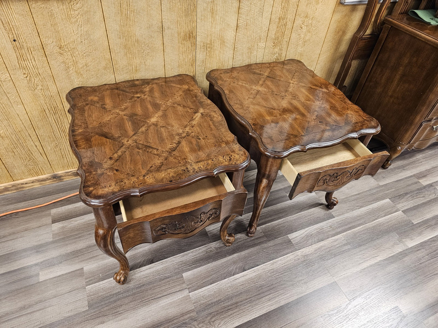 Bernhardt Side Table End Table Pair W Beautiful Burlwood Inlay Scallop Tops