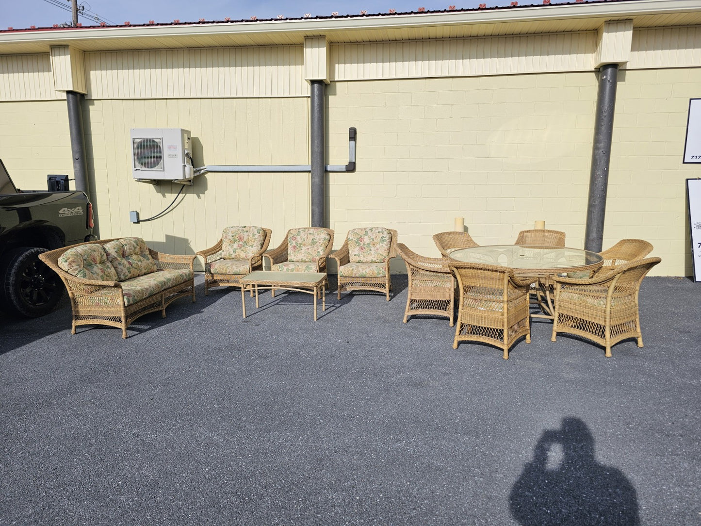 Brown Jordan Indoor Outdoor Plastic Woven Wicker Patio Conversation Set
