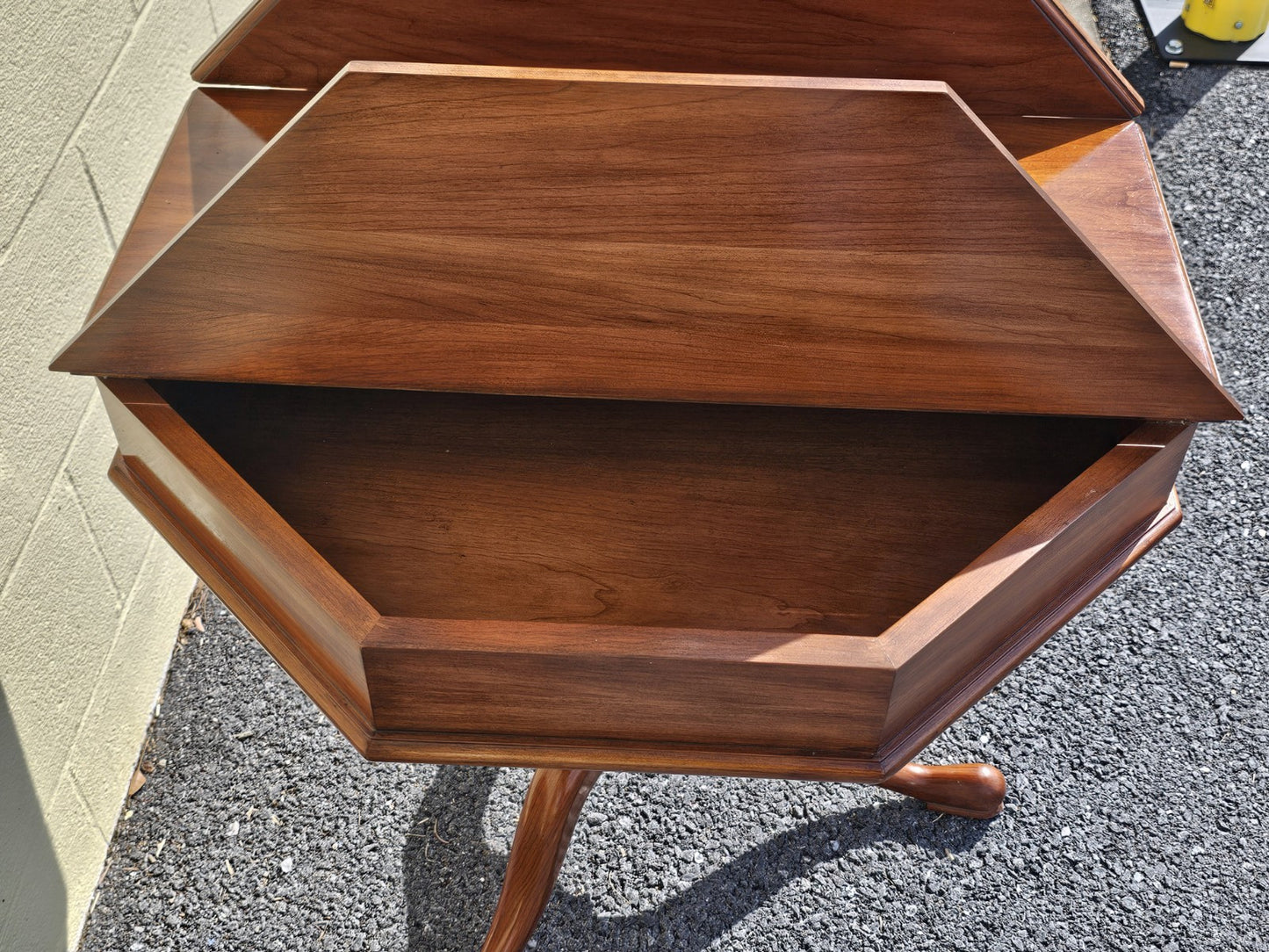 Henkel Harris Jefferson Black Cherry Octagon Flip Top Pedestal Center Side Table