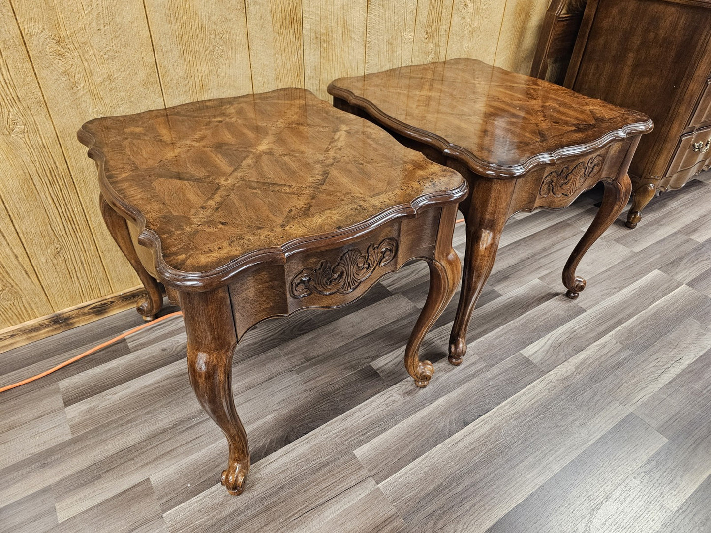 Bernhardt Side Table End Table Pair W Beautiful Burlwood Inlay Scallop Tops