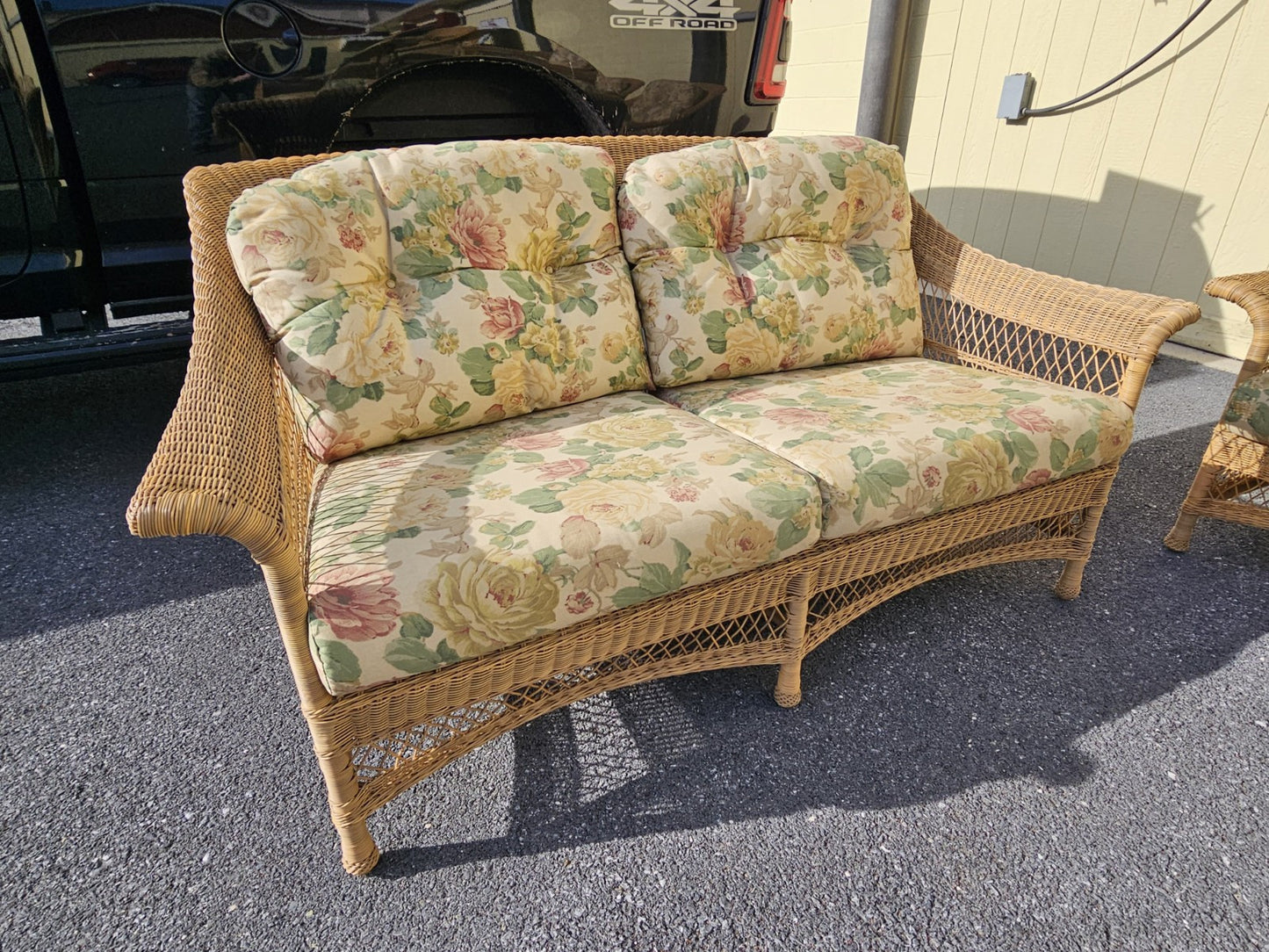 Brown Jordan Indoor Outdoor Plastic Woven Wicker Patio Conversation Set