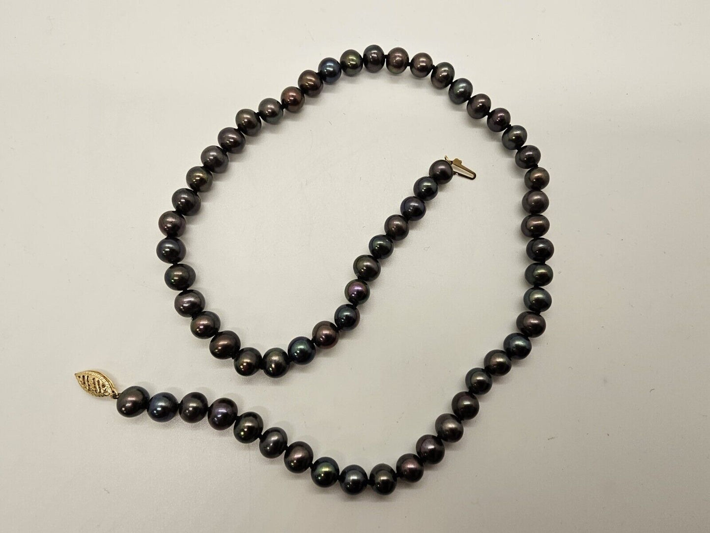 Vintage Dark Pearl Necklace Choker Iridescent 18 Inch Long With 14k Clasp