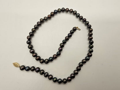 Vintage Dark Pearl Necklace Choker Iridescent 18 Inch Long With 14k Clasp