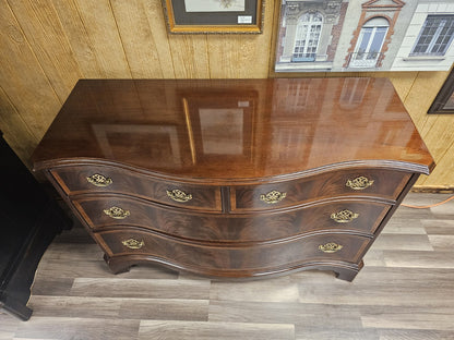 Hickory White Furniture Chippendale Style Mahogany Chest Of Drawers & Mirror