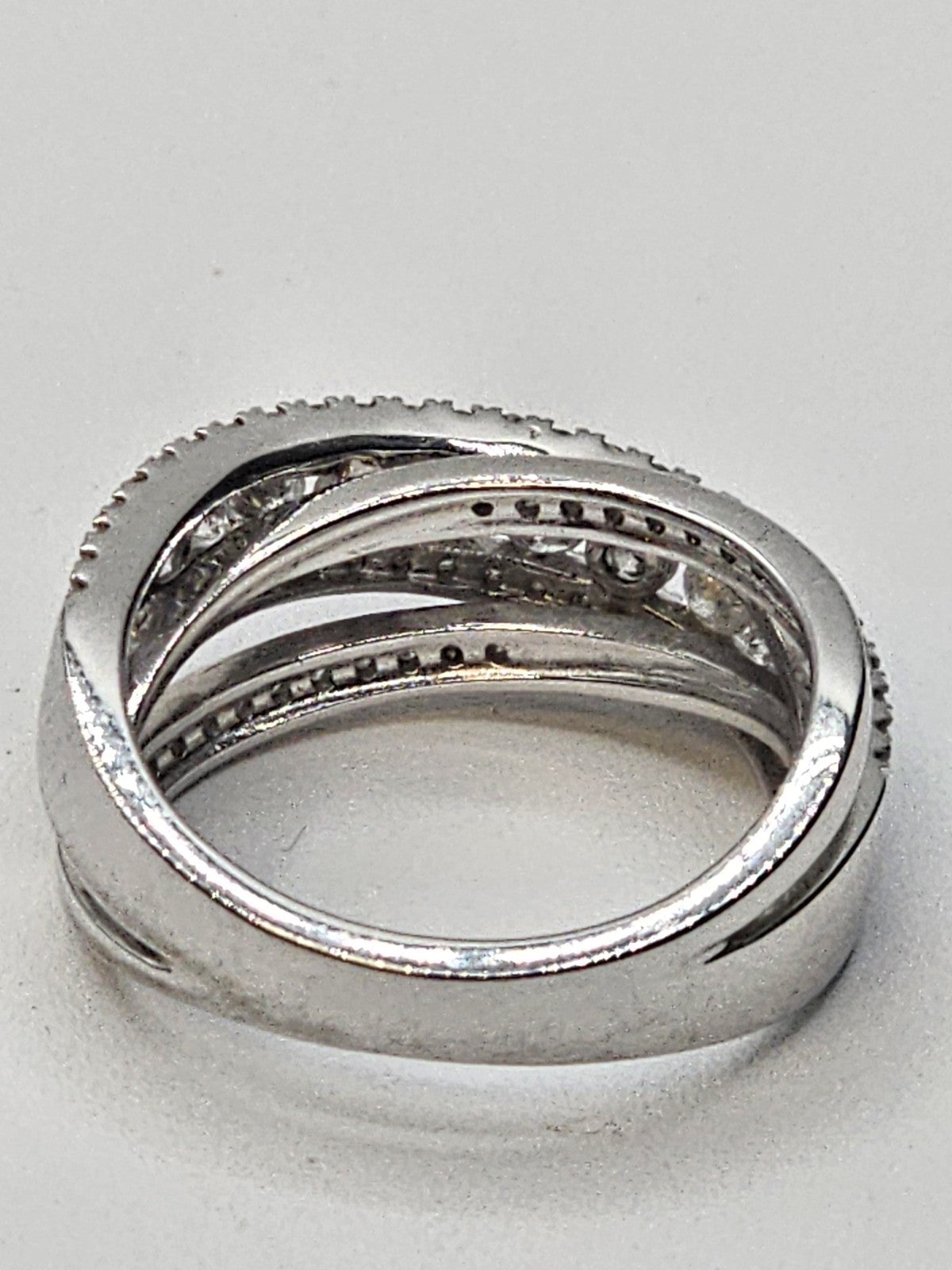 14k White Gold Diamond? Clear Stones Crossover Ring Size 5 Band 4.9 Grams