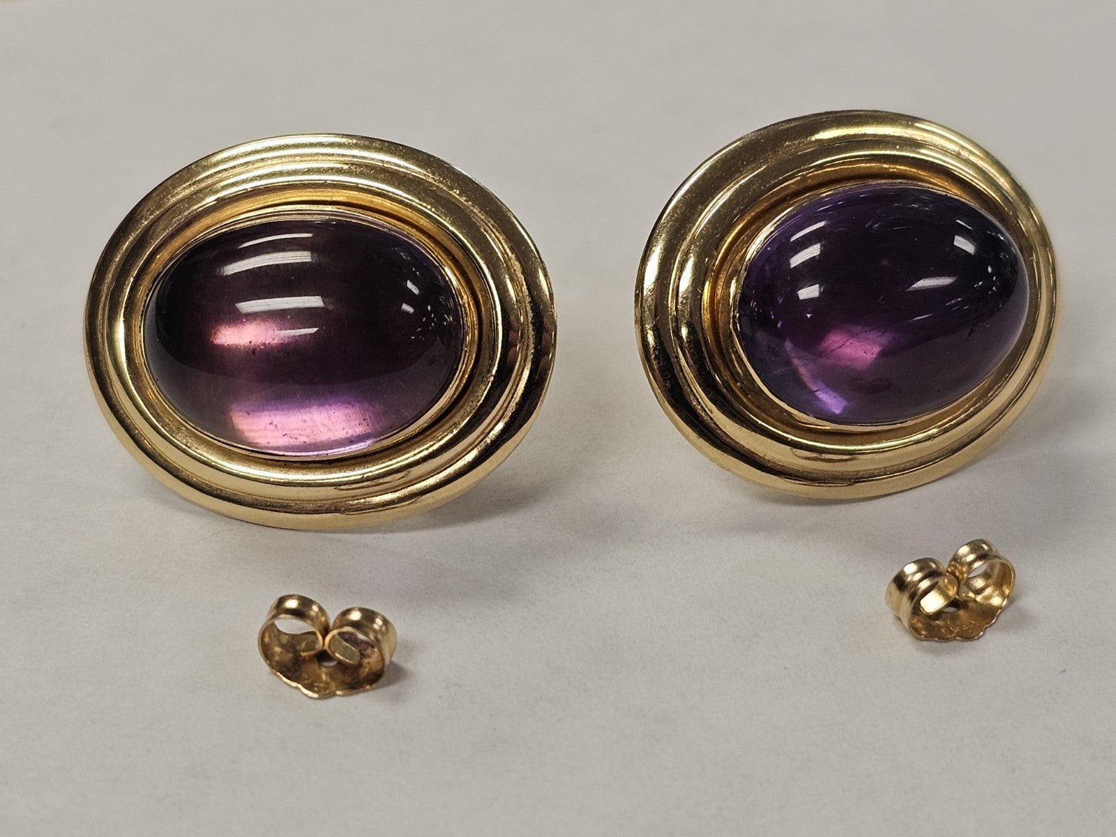 Vtg 14K Yellow Gold Oval Amethyst Cabochon Earrings 7 Grams 1 In Long