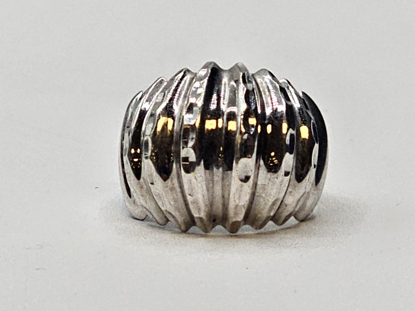 14k White Gold Ribbed Dome Ring 5 Grams Size 5 - 5.25 No Stones Makers Mark
