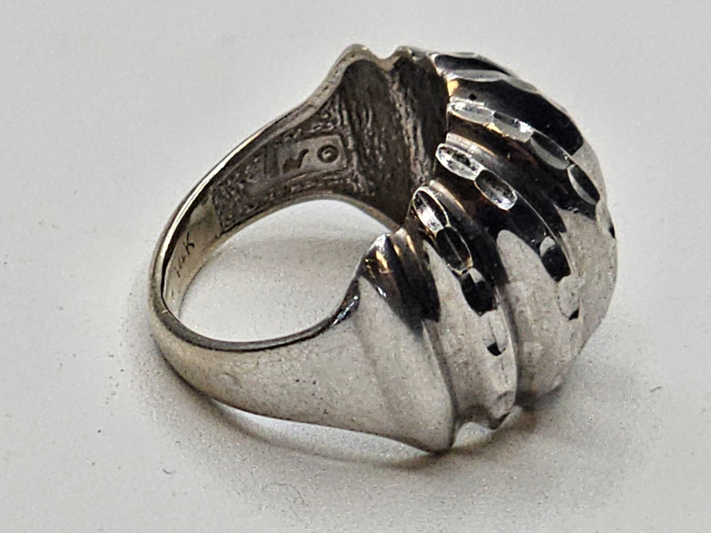 14k White Gold Ribbed Dome Ring 5 Grams Size 5 - 5.25 No Stones Makers Mark