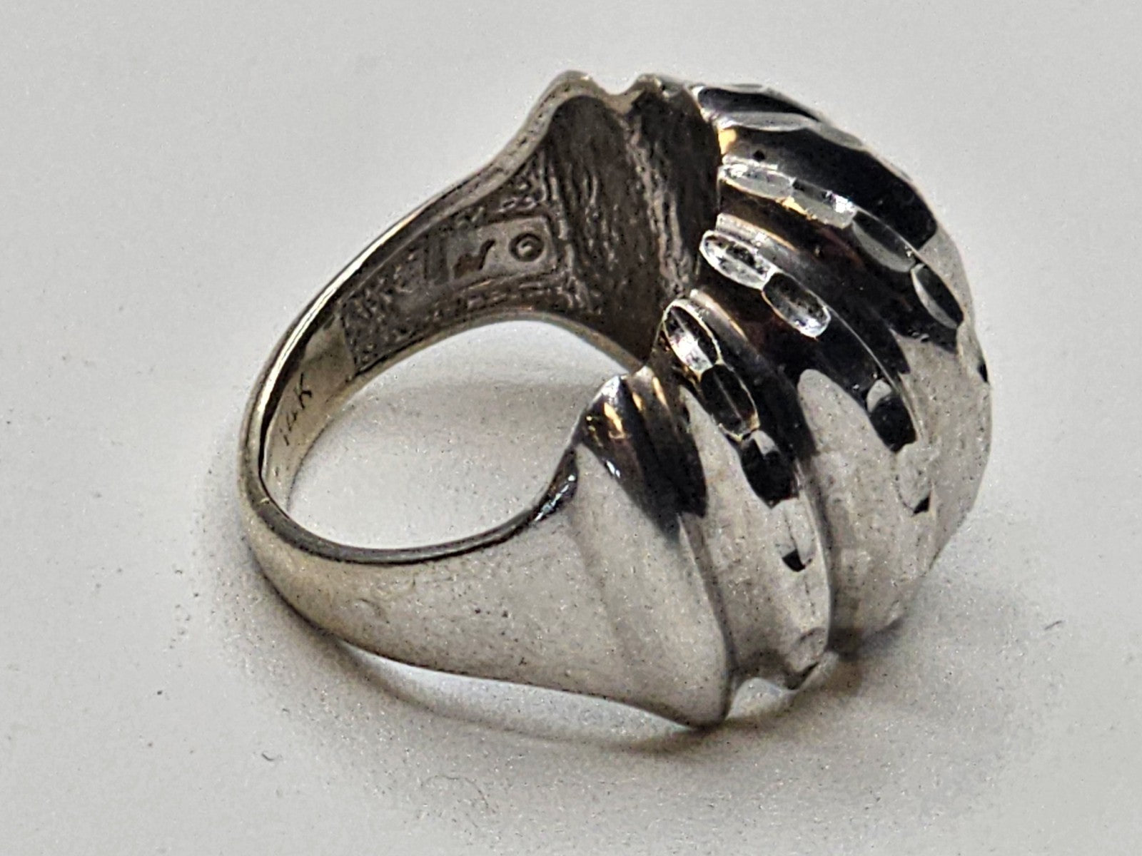 14k White Gold Ribbed Dome Ring 5 Grams Size 5 - 5.25 No Stones Makers Mark