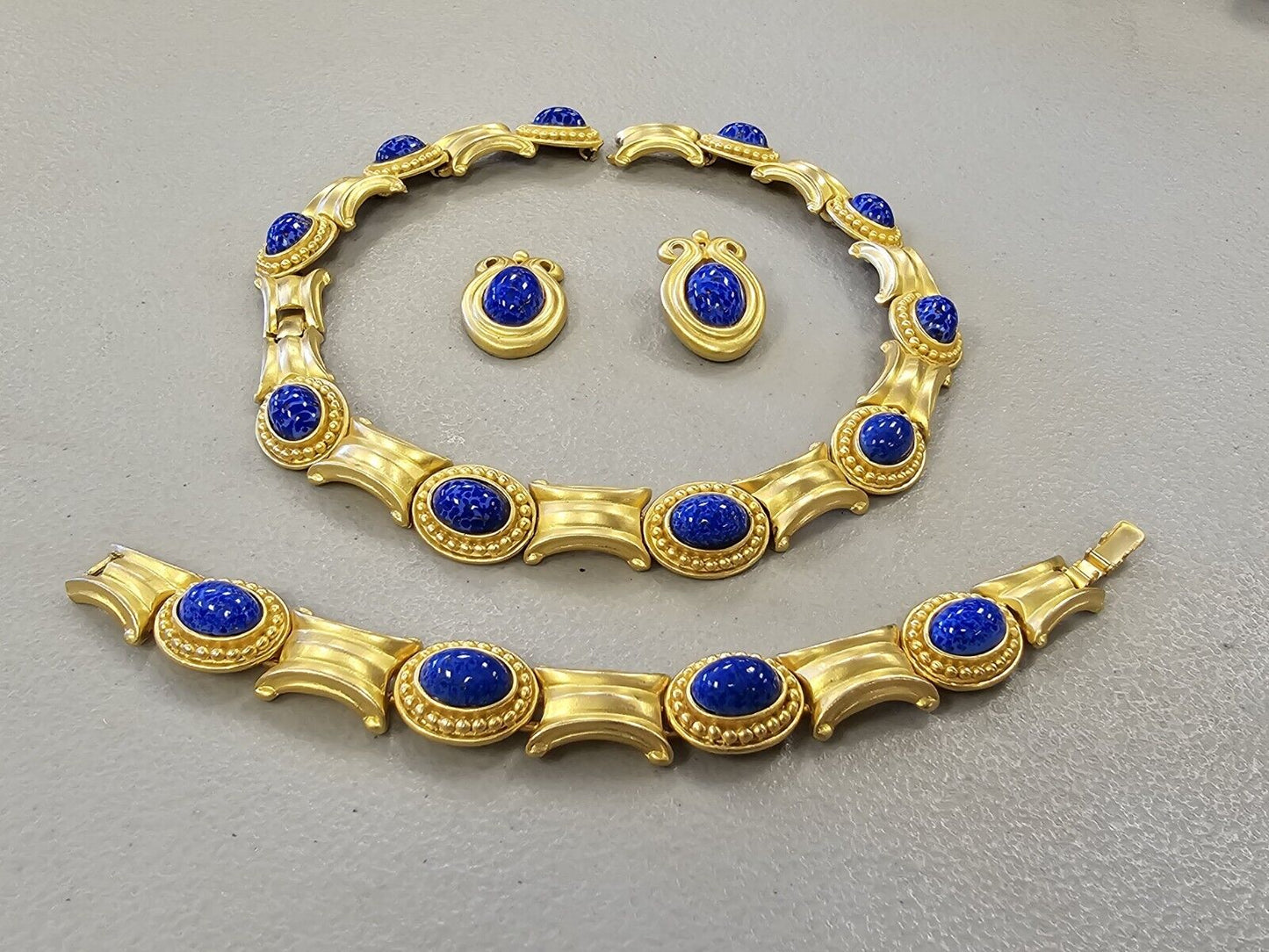 Vtg Gold Tone Necklace Bracelet Earring Set With Blue Gem Like Stones For Repair