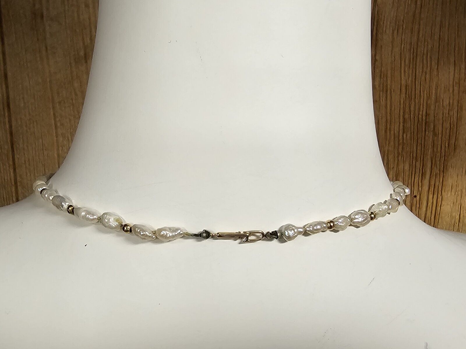 Vtg Freshwater Pearl Necklace Choker 16 Inch Long Gold? With Nice Clasp