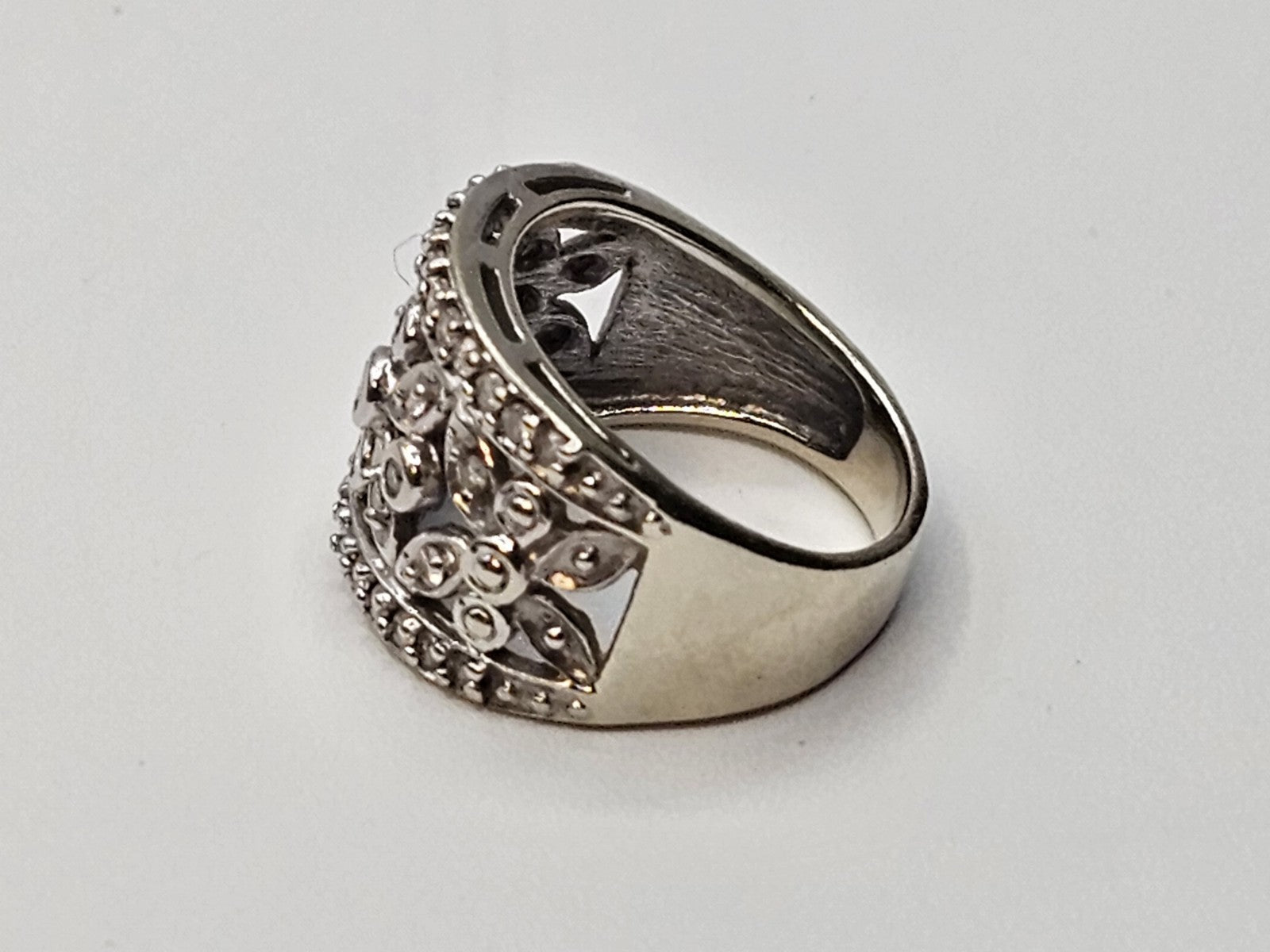 14K White Gold Floral Diamond Cocktail Ring Size 5.5 Clear Stones 6 Grams