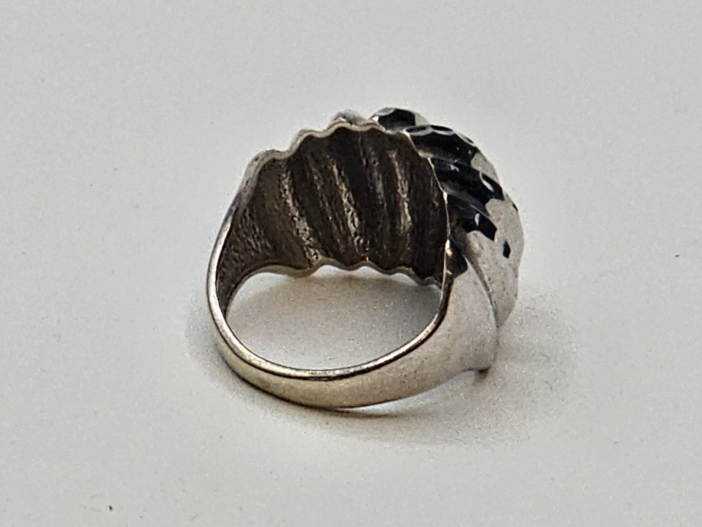 14k White Gold Ribbed Dome Ring 5 Grams Size 5 - 5.25 No Stones Makers Mark