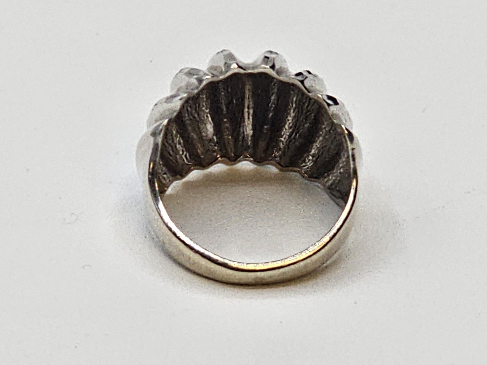 14k White Gold Ribbed Dome Ring 5 Grams Size 5 - 5.25 No Stones Makers Mark