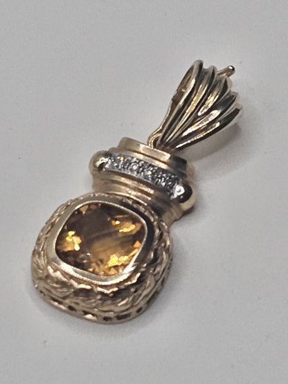 14k Yellow Gold Citrine Pendant W 4 Clear Stones 5.9 Grams 1.25 Inches Long 