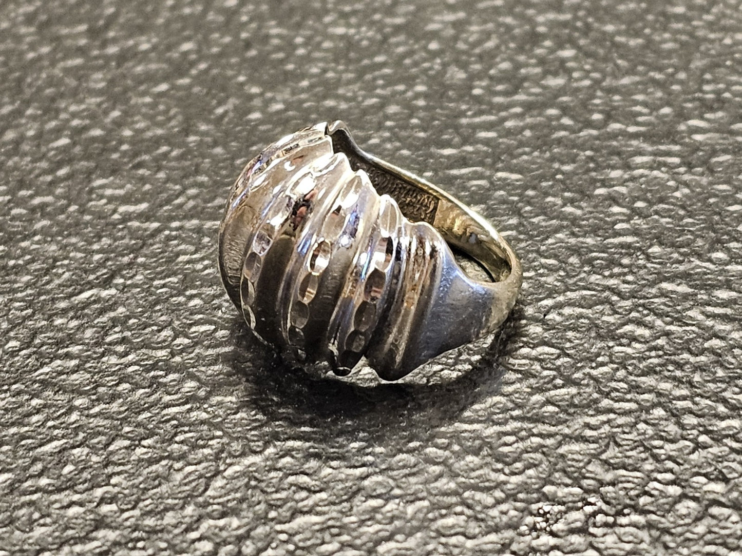 14k White Gold Ribbed Dome Ring 5 Grams Size 5 - 5.25 No Stones Makers Mark