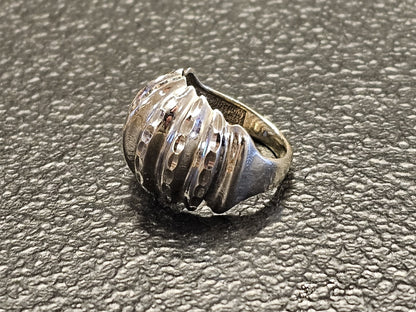 14k White Gold Ribbed Dome Ring 5 Grams Size 5 - 5.25 No Stones Makers Mark