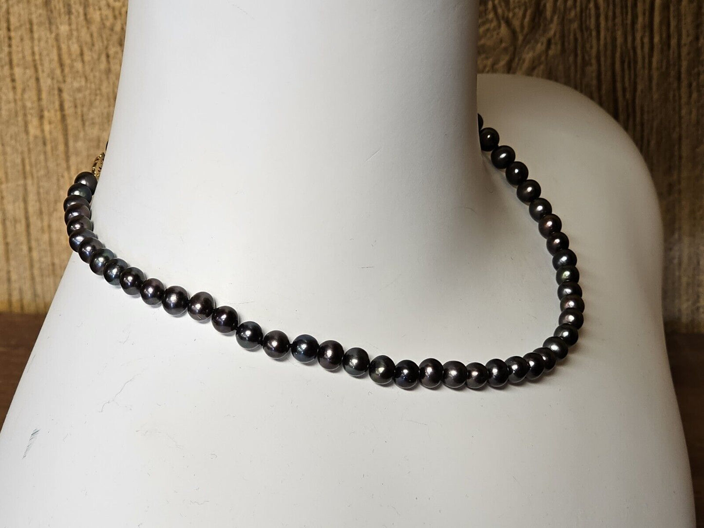 Vintage Dark Pearl Necklace Choker Iridescent 18 Inch Long With 14k Clasp