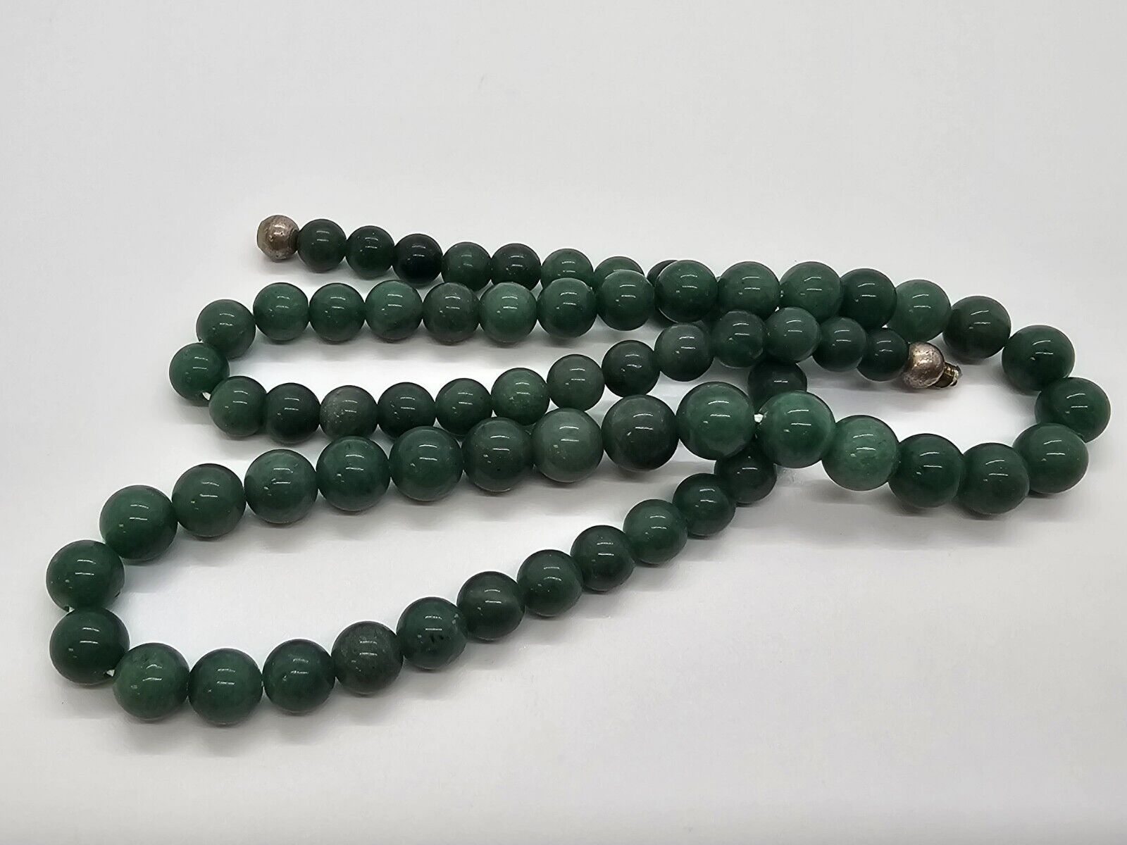 Beautiful Chinese Vintage Green Jade Bead Necklace 25 Inches Silver Screw Clasp