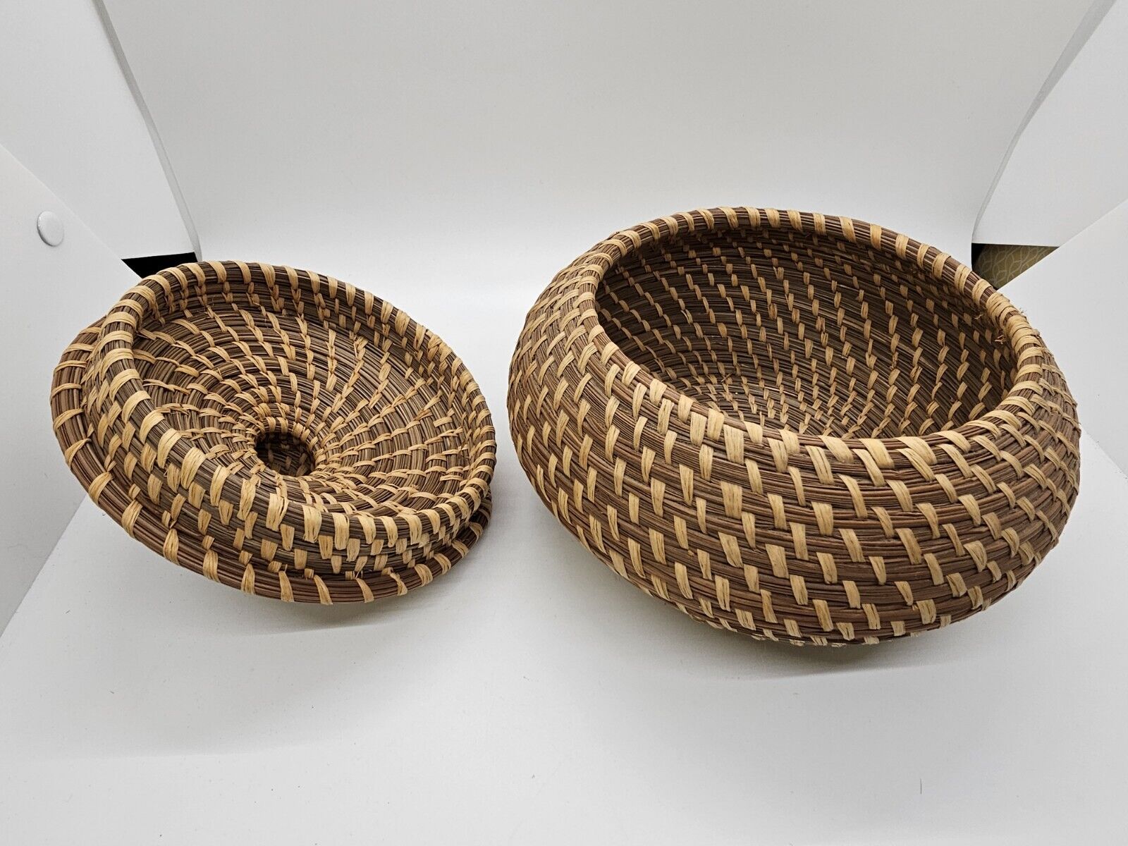 Native American Pine Needle Spiral Lidded Basket Great Quality 5" Tall X 7" Wide