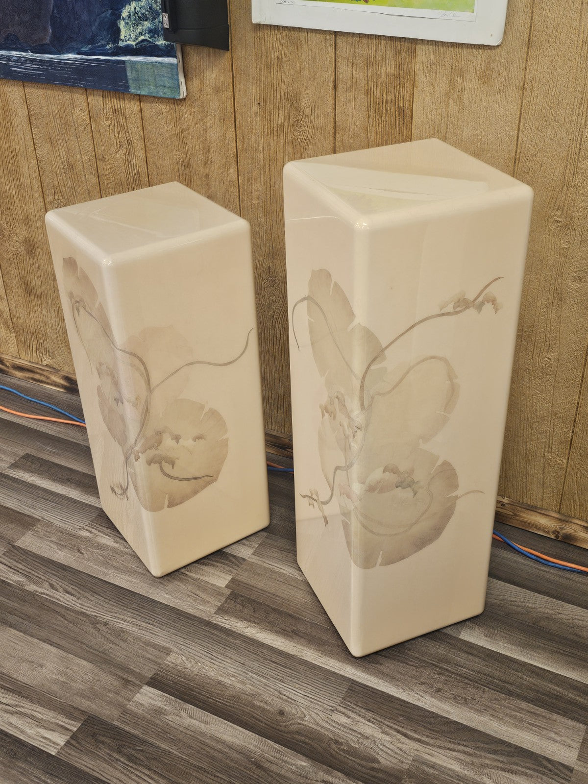 Vtg 1970s Post Modern Aldo Tura Style Laque Martin Lily Pad Pedestal Pair