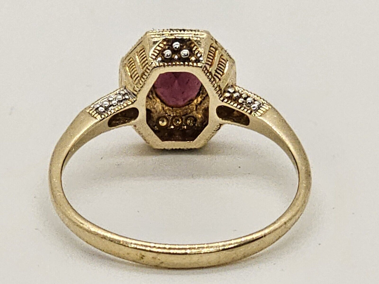 14k Yellow Gold Ring Size 10 W Dark Red Main Stone & Small Clear Stones  3.9 G