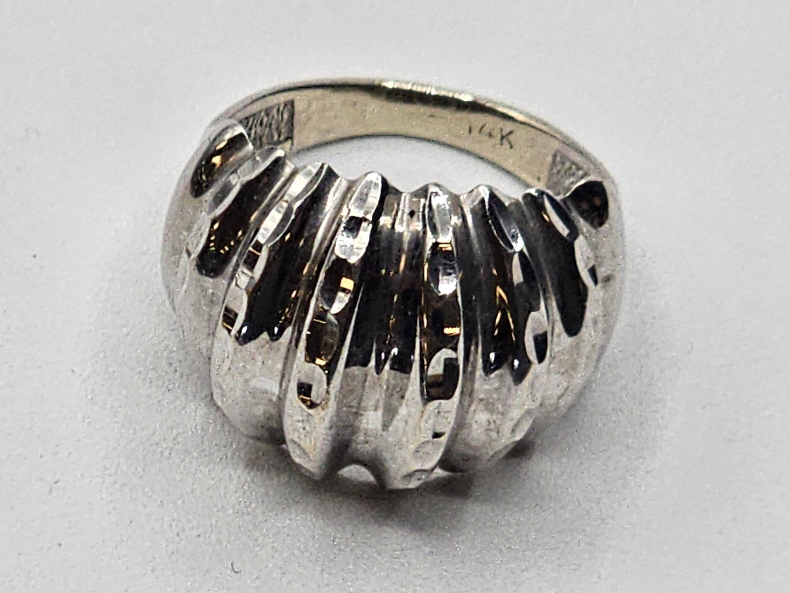 14k White Gold Ribbed Dome Ring 5 Grams Size 5 - 5.25 No Stones Makers Mark
