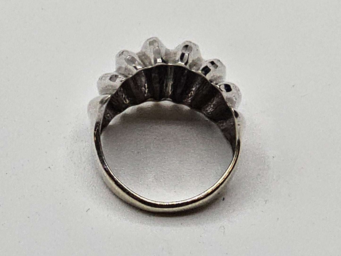 14k White Gold Ribbed Dome Ring 5 Grams Size 5 - 5.25 No Stones Makers Mark