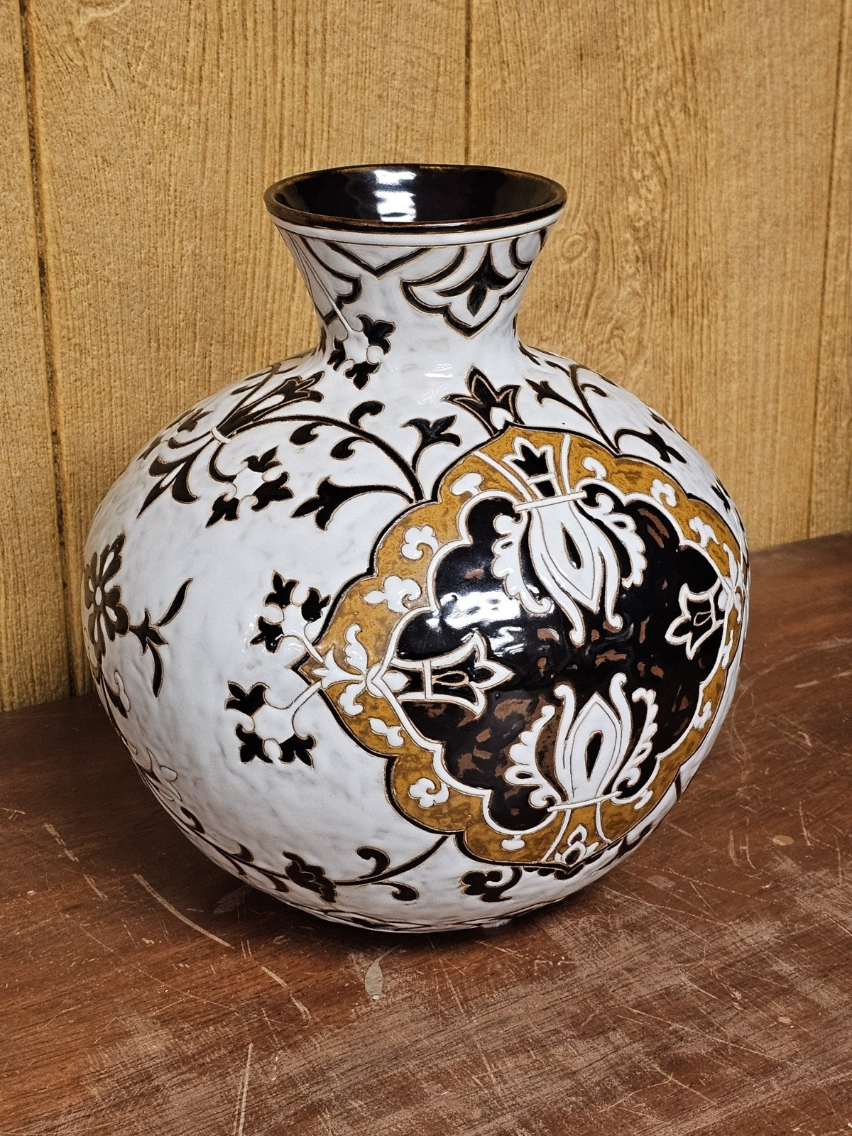 Maitland Smith Ceramic Porcelain Decorative Accent Vase 11.5 In T Brown & White