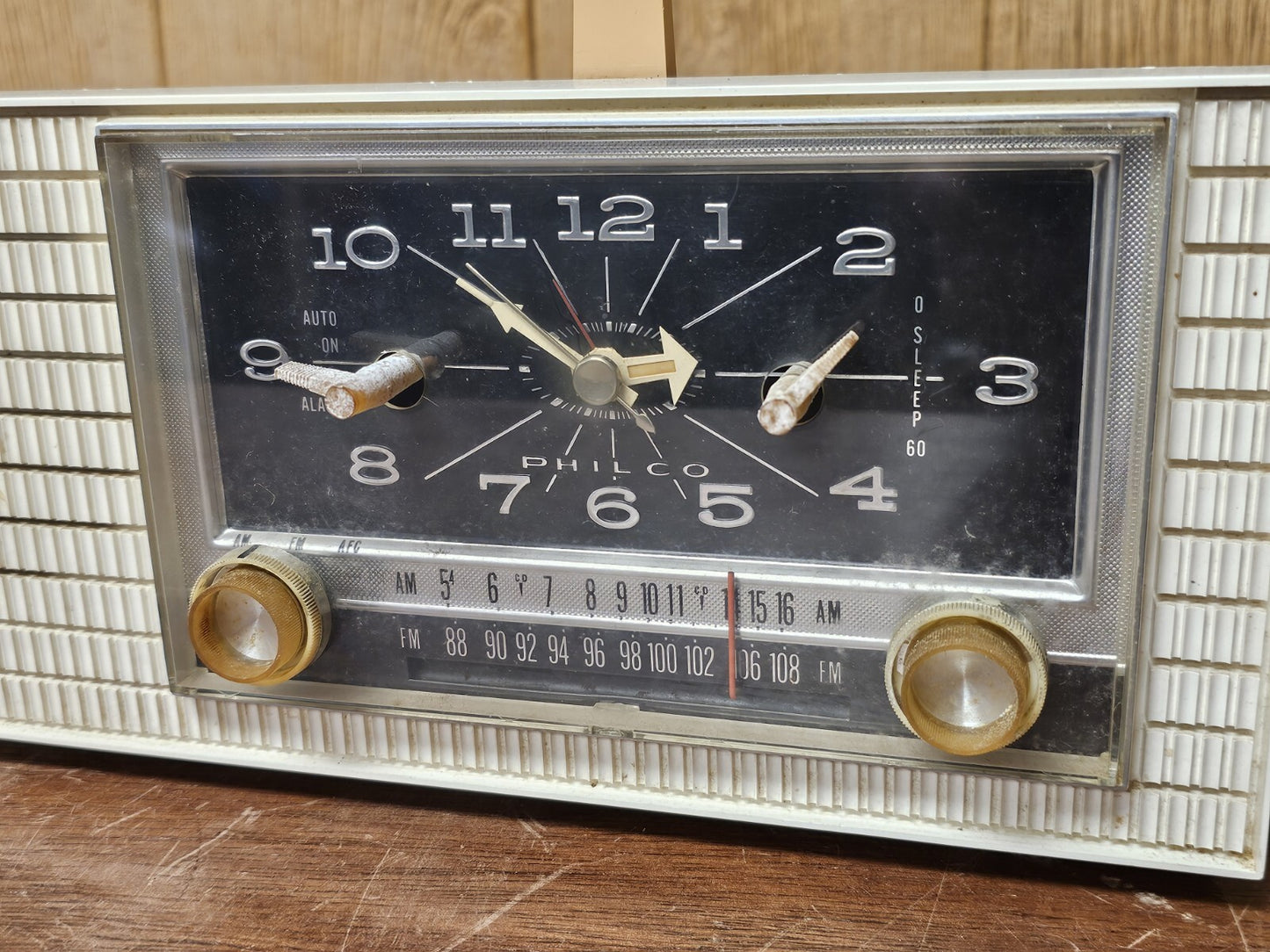 Vtg MCM Philco Clock Radio Model L799 In Working Order