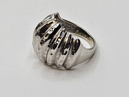 14k White Gold Ribbed Dome Ring 5 Grams Size 5 - 5.25 No Stones Makers Mark