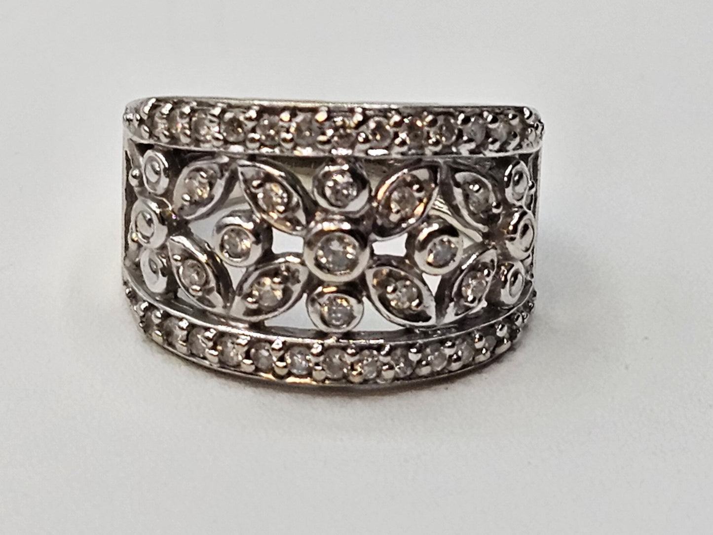 14K White Gold Floral Diamond Cocktail Ring Size 5.5 Clear Stones 6 Grams