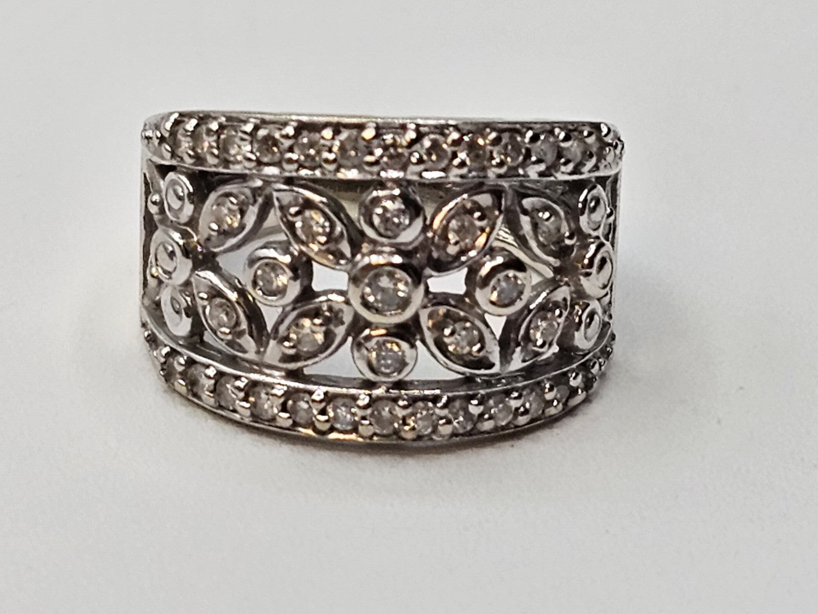 14K White Gold Floral Diamond Cocktail Ring Size 5.5 Clear Stones 6 Grams