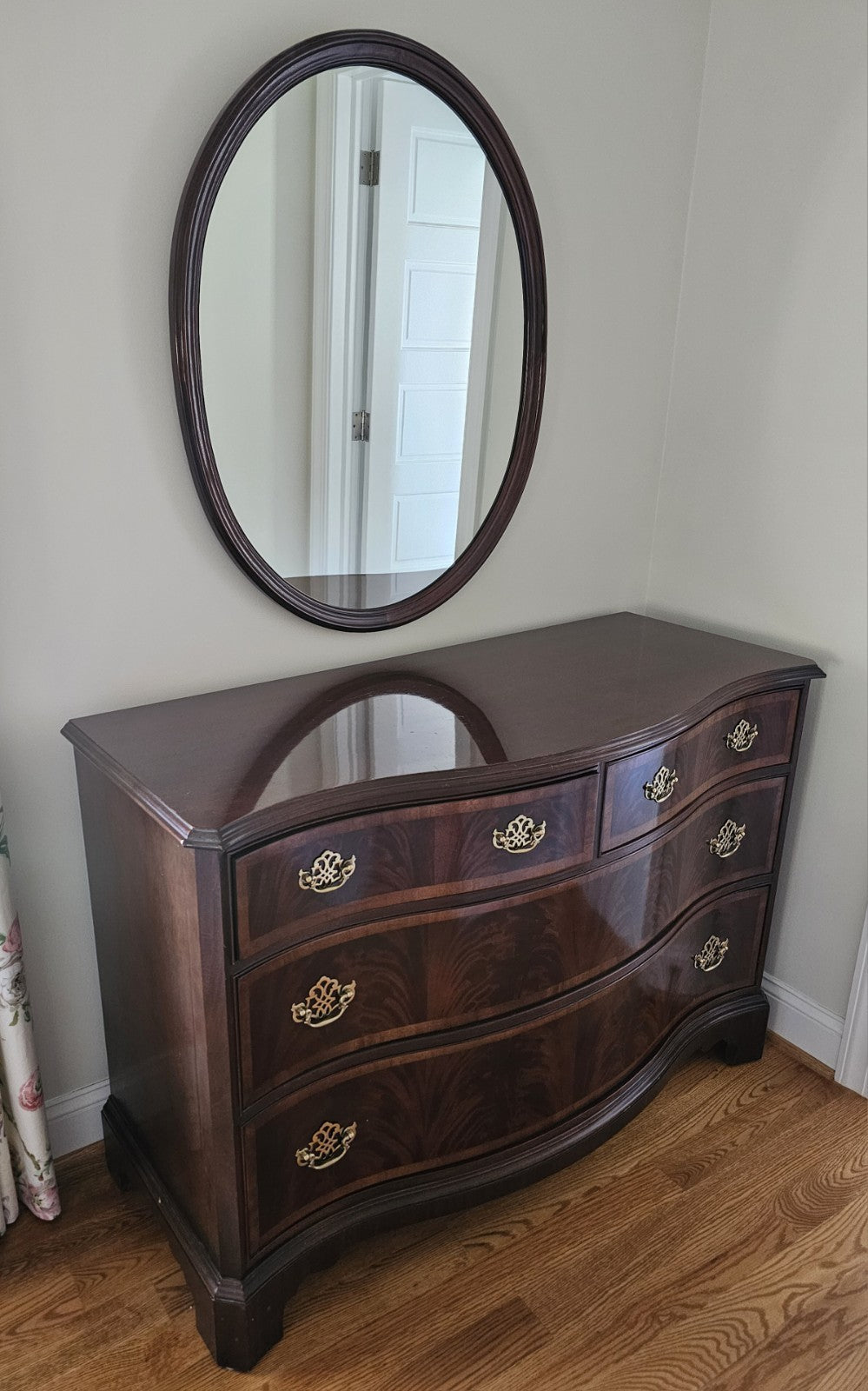 Hickory White Furniture Chippendale Style Mahogany Chest Of Drawers & Mirror