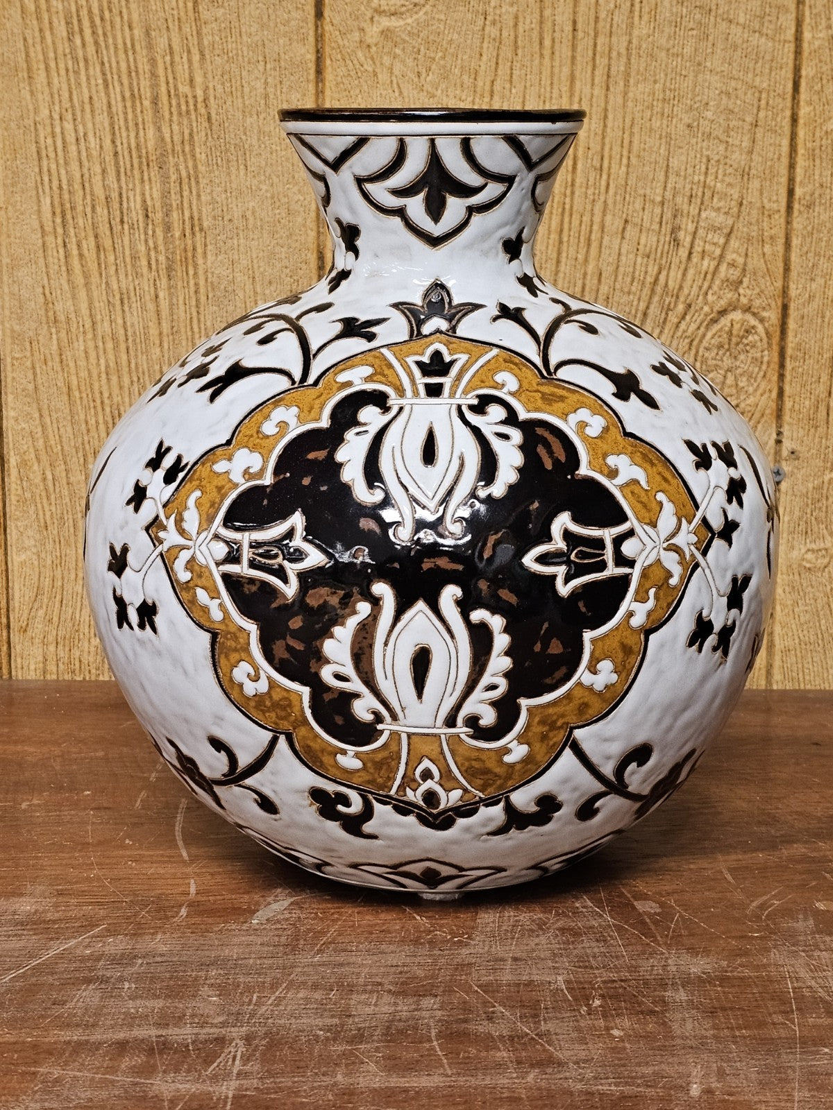 Maitland Smith Ceramic Porcelain Decorative Accent Vase 11.5 In T Brown & White