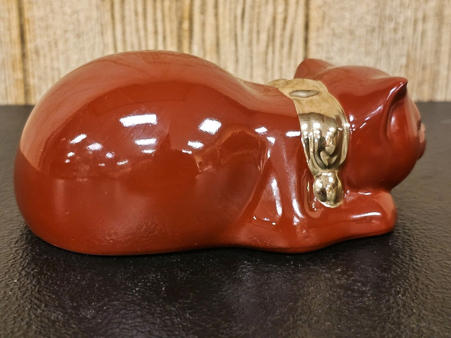 Vtg Japanese Porcelain Sleeping Cat Marked Signed Red & Gold 5.5 In Mid-Century 