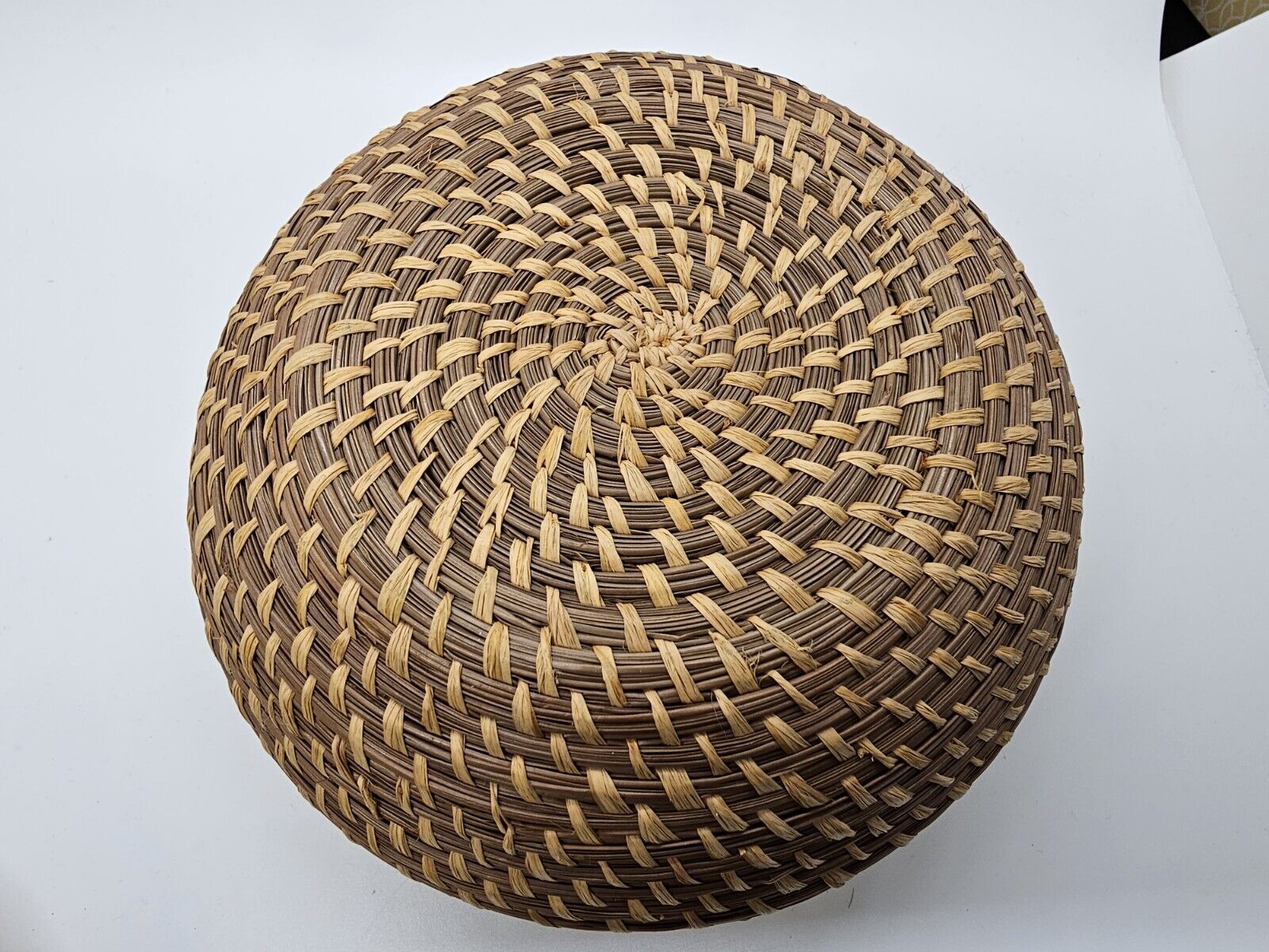 Native American Pine Needle Spiral Lidded Basket Great Quality 5" Tall X 7" Wide