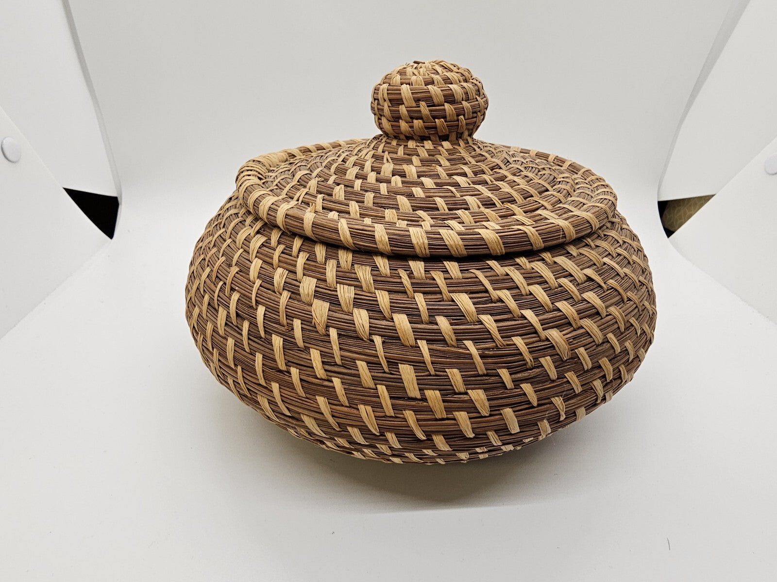Native American Pine Needle Spiral Lidded Basket Great Quality 5" Tall X 7" Wide