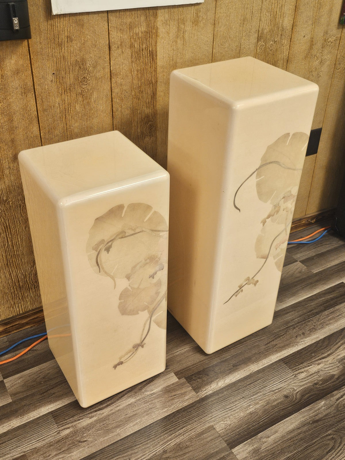 Vtg 1970s Post Modern Aldo Tura Style Laque Martin Lily Pad Pedestal Pair