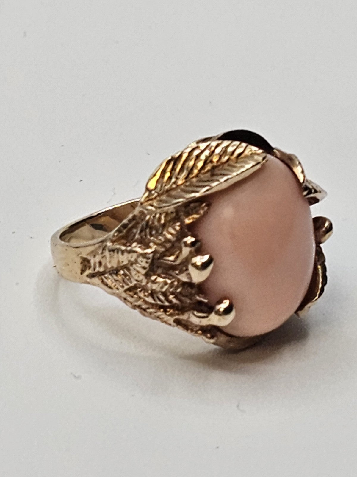 Vtg Nikko 14K Yellow Gold Angel Skin Coral Cocktail Ring Size 6 Appx 11 Grams