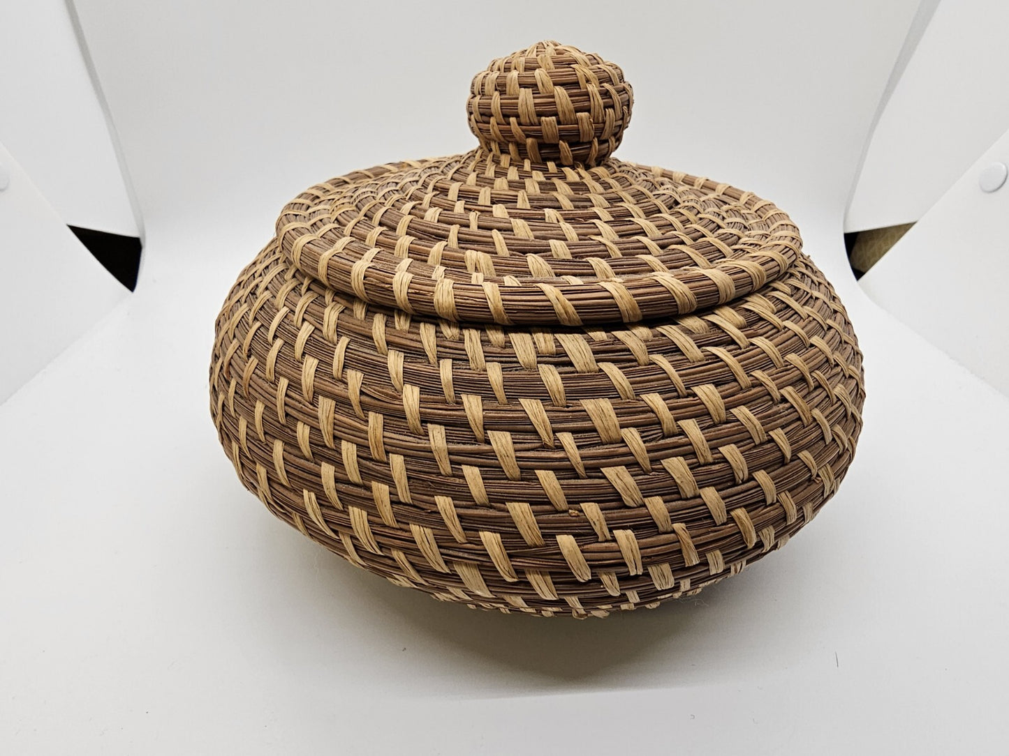 Native American Pine Needle Spiral Lidded Basket Great Quality 5" Tall X 7" Wide