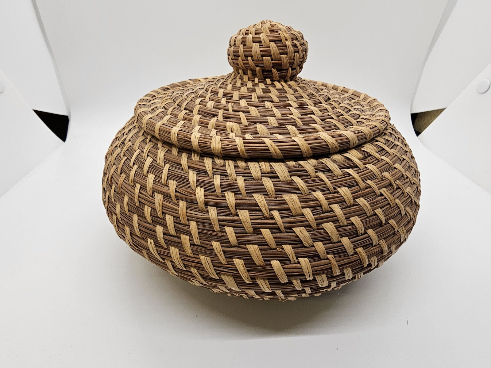 Native American Pine Needle Spiral Lidded Basket Great Quality 5" Tall X 7" Wide