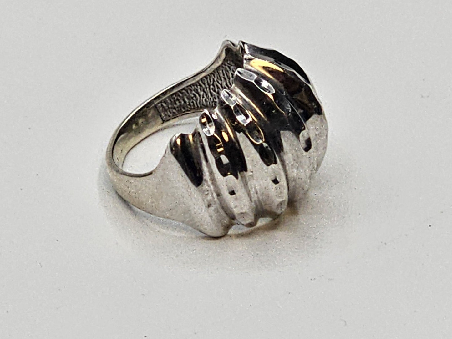 14k White Gold Ribbed Dome Ring 5 Grams Size 5 - 5.25 No Stones Makers Mark