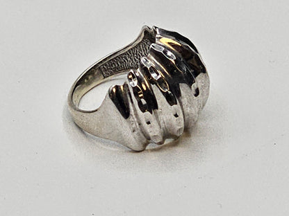 14k White Gold Ribbed Dome Ring 5 Grams Size 5 - 5.25 No Stones Makers Mark