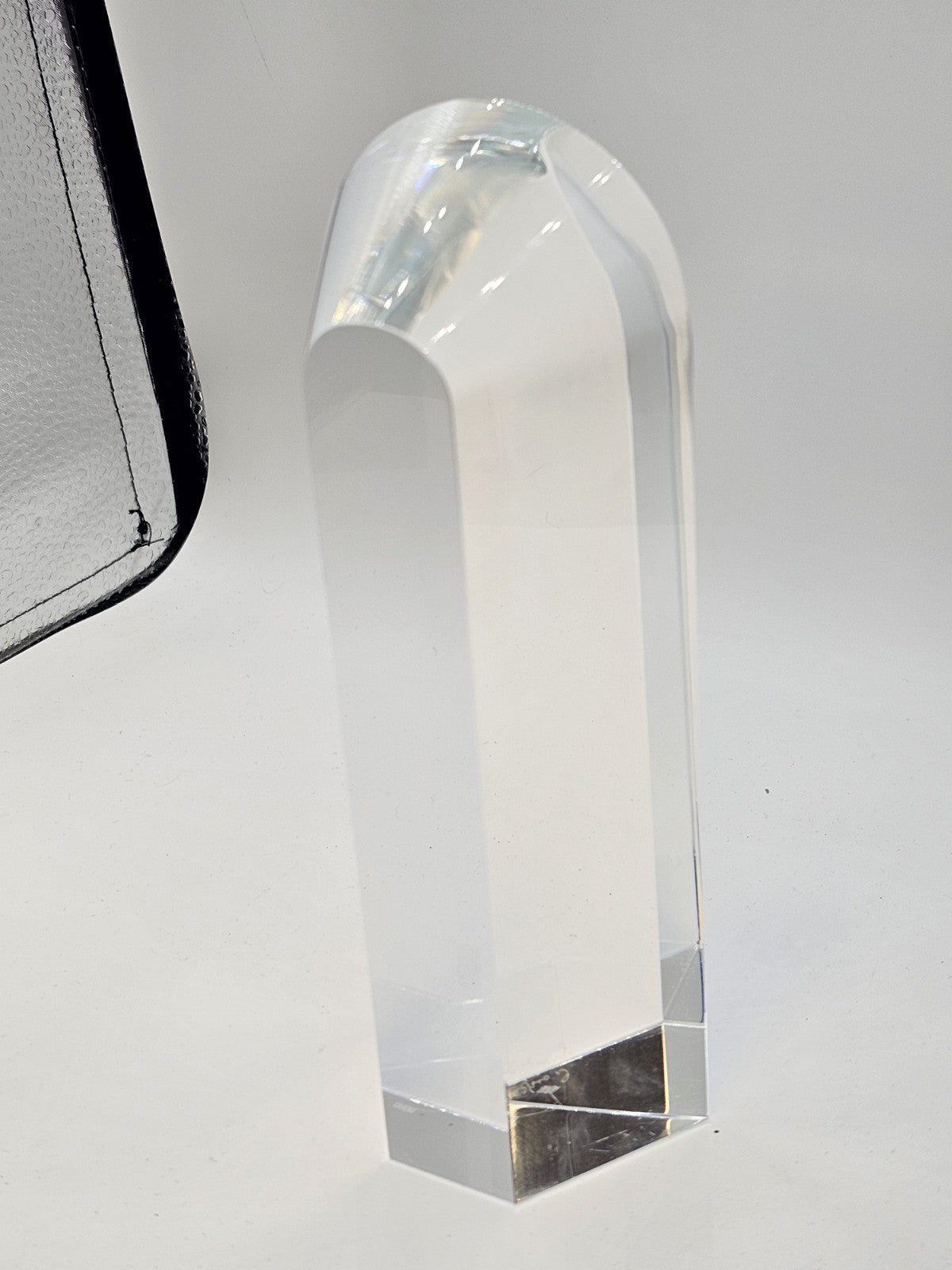 Hoya Crystal “Portal” Sculpture By Toshio Sugasawa 8.25" T x 3" x 2" Light Decor